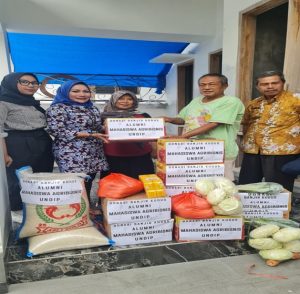Peduli Bencana Banjir, Alumni Magister Agribisnis FPP UNDIP Salurkan